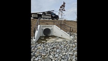 https://www.imperialfence.ca/wp-content/uploads/2024/09/Headwall-Railing-1-1280x1707-1.jpg